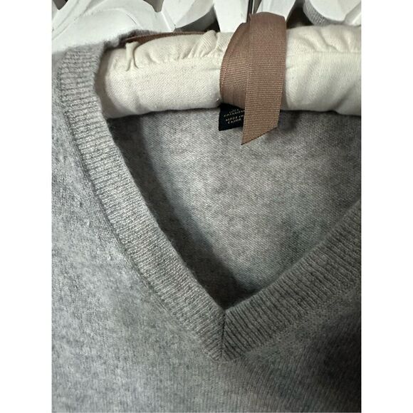 Grey Cashmere V-neck Sweater - Picture 4 of 9